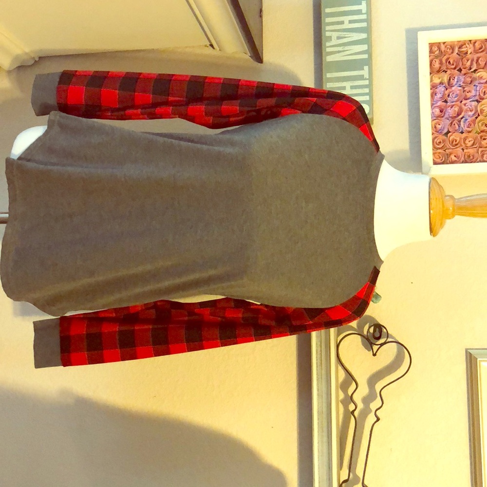 Long sleeve grey shirt with plaid checker sleeves